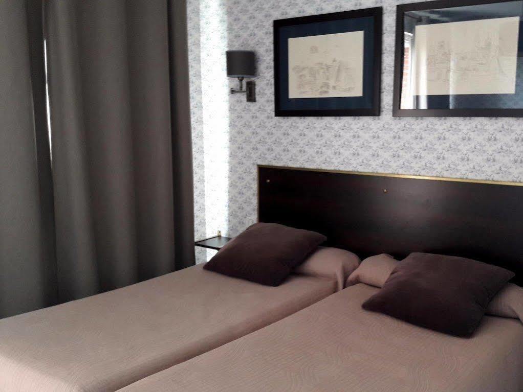 Logis Terrasse Hotel ลีซีเยอ ภายนอก รูปภาพ